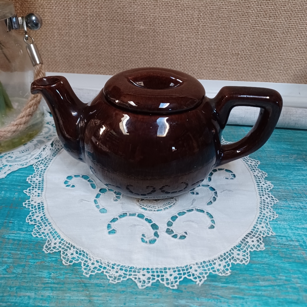 Vintage Shiny Brown Teapot,  RCA Pottery.  Made in Hamilton Canada, 6.5".  EUC